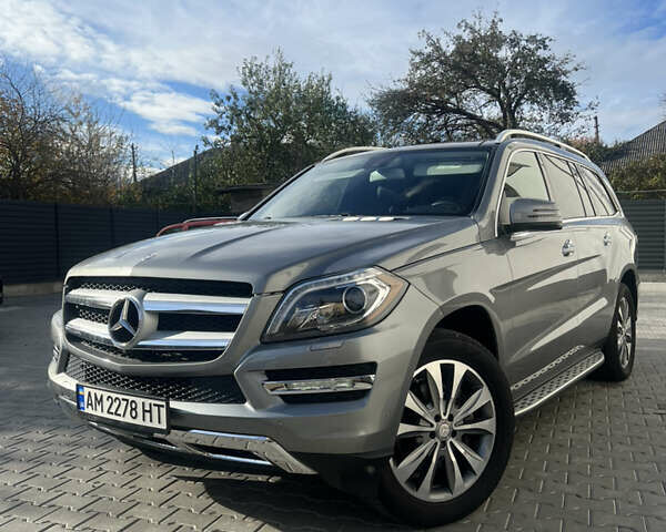 Мерседес ГЛ-класс 2014 в Коростене на Automoto.ua Серый Мерседес ГЛ-класс, объемом двигателя 3 л и пробегом 140 тыс. км за 29999 $, фото 1 на Automoto.ua