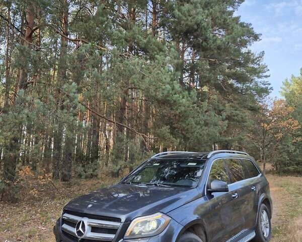 Серый Мерседес ГЛ-класс, объемом двигателя 3 л и пробегом 237 тыс. км за 25555 $, фото 1 на Automoto.ua