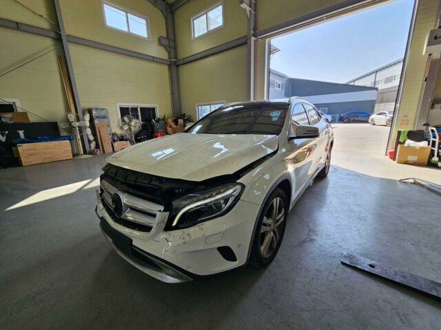 Белый Мерседес ГЛA 200, объемом двигателя 2.2 л и пробегом 127 тыс. км за 16300 $, фото 1 на Automoto.ua