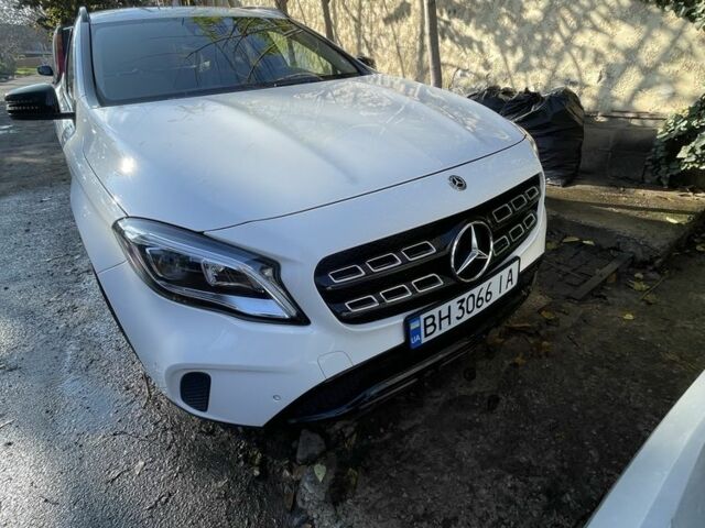 Білий Мерседес ГЛА-Клас, об'ємом двигуна 1.6 л та пробігом 1000 тис. км за 25000 $, фото 1 на Automoto.ua