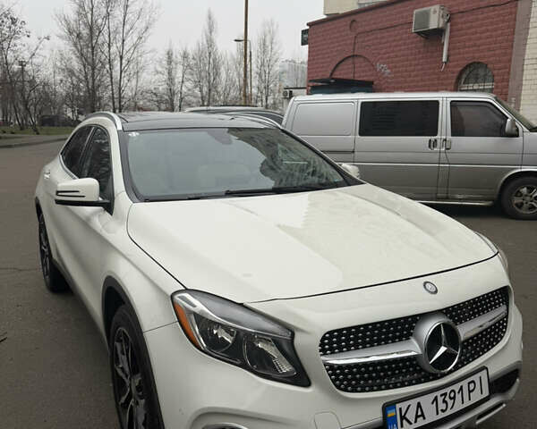 Белый Мерседес ГЛА-Класс, объемом двигателя 1.99 л и пробегом 174 тыс. км за 22500 $, фото 1 на Automoto.ua
