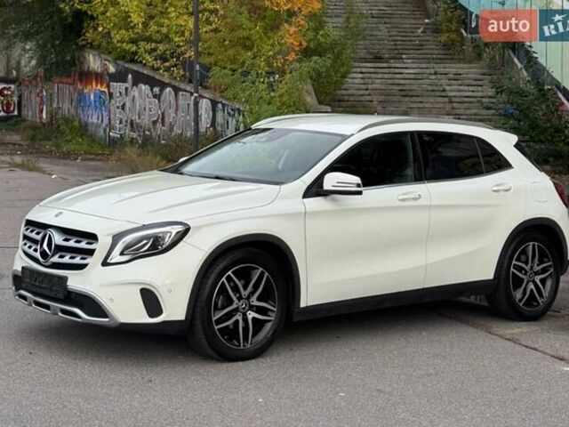 Мерседес ГЛА-Класс 2017 в Киеве на Automoto.ua Белый Мерседес ГЛА-Класс, объемом двигателя 2.14 л и пробегом 110 тыс. км за 23999 $, фото 1 на Automoto.ua