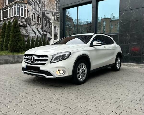 Белый Мерседес ГЛА-Класс, объемом двигателя 2.14 л и пробегом 99 тыс. км за 23900 $, фото 1 на Automoto.ua