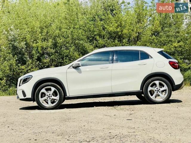 Белый Мерседес ГЛА-Класс, объемом двигателя 1.6 л и пробегом 67 тыс. км за 24800 $, фото 1 на Automoto.ua