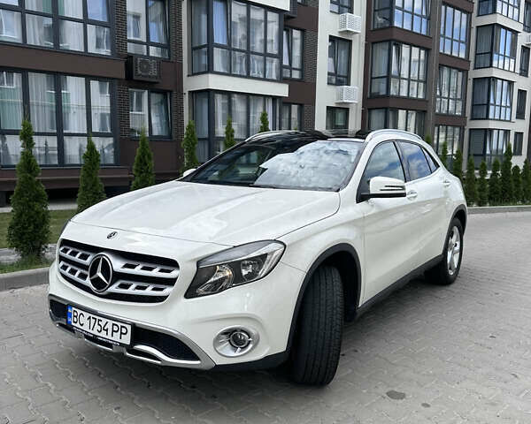 Белый Мерседес ГЛА-Класс, объемом двигателя 1.99 л и пробегом 18 тыс. км за 20500 $, фото 1 на Automoto.ua