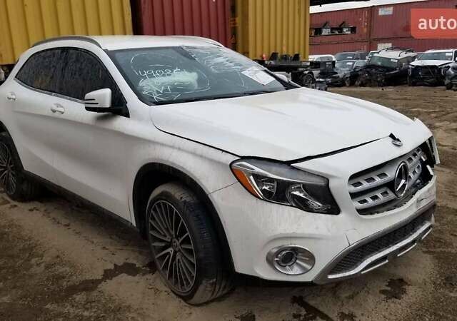 Белый Мерседес ГЛА-Класс, объемом двигателя 1.99 л и пробегом 72 тыс. км за 17800 $, фото 1 на Automoto.ua