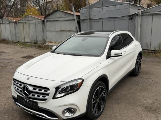 Белый Мерседес ГЛА-Класс, объемом двигателя 2 л и пробегом 31 тыс. км за 27000 $, фото 1 на Automoto.ua