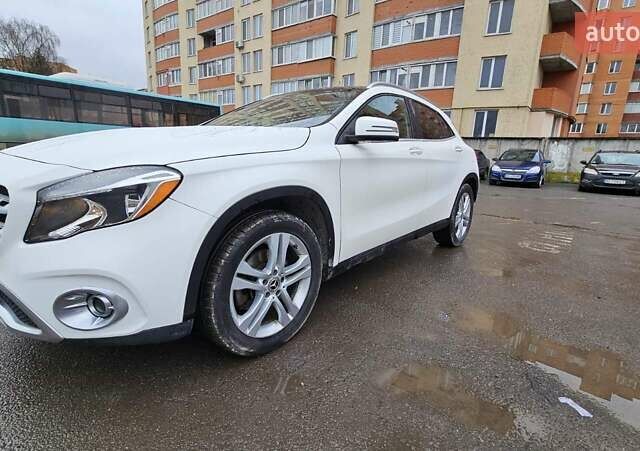 Белый Мерседес ГЛА-Класс, объемом двигателя 1.99 л и пробегом 85 тыс. км за 20000 $, фото 1 на Automoto.ua