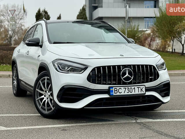 Белый Мерседес ГЛА-Класс, объемом двигателя 1.99 л и пробегом 25 тыс. км за 38700 $, фото 1 на Automoto.ua