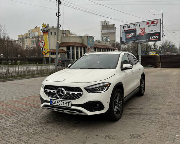 Белый Мерседес ГЛА-Класс, объемом двигателя 1.99 л и пробегом 60 тыс. км за 35200 $, фото 1 на Automoto.ua