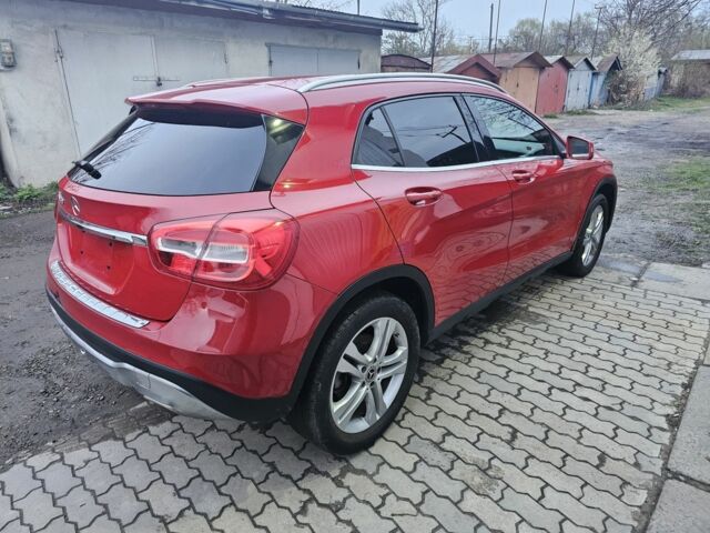 Красный Мерседес ГЛА-Класс, объемом двигателя 2 л и пробегом 88 тыс. км за 14000 $, фото 1 на Automoto.ua