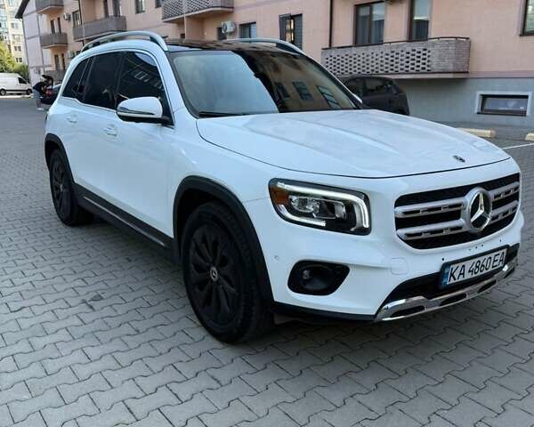 Білий Мерседес GLB-Class, об'ємом двигуна 1.99 л та пробігом 51 тис. км за 27500 $, фото 1 на Automoto.ua