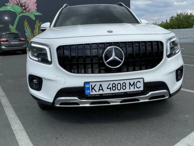 Белый Мерседес GLB-Class, объемом двигателя 1.99 л и пробегом 16 тыс. км за 33500 $, фото 1 на Automoto.ua