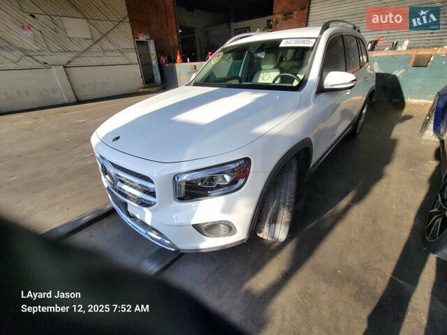 Белый Мерседес GLB-Class, объемом двигателя 2 л и пробегом 63 тыс. км за 24850 $, фото 1 на Automoto.ua