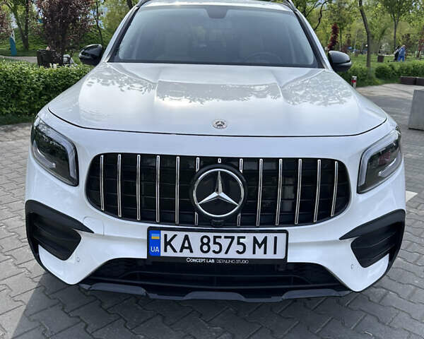Белый Мерседес GLB-Class, объемом двигателя 1.99 л и пробегом 46 тыс. км за 38999 $, фото 1 на Automoto.ua