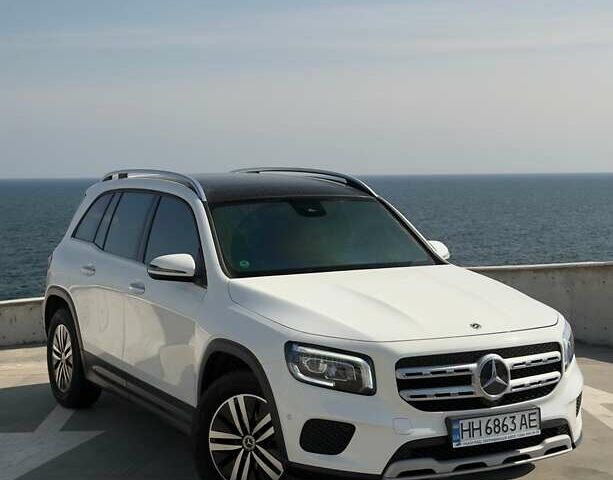 Белый Мерседес GLB-Class, объемом двигателя 1.95 л и пробегом 44 тыс. км за 33700 $, фото 1 на Automoto.ua