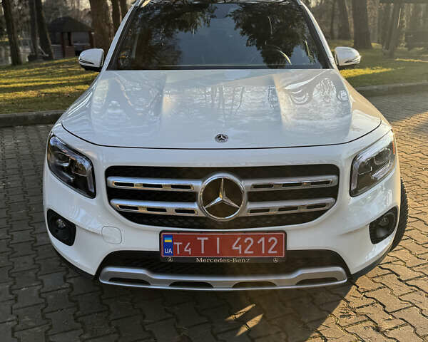 Белый Мерседес GLB-Class, объемом двигателя 1.99 л и пробегом 70 тыс. км за 29900 $, фото 1 на Automoto.ua