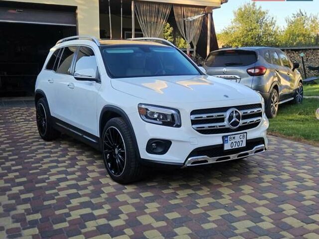 Белый Мерседес GLB-Class, объемом двигателя 1.99 л и пробегом 28 тыс. км за 32500 $, фото 1 на Automoto.ua