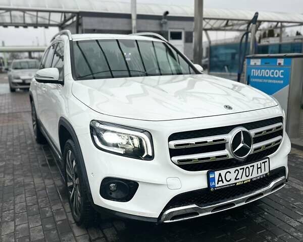 Белый Мерседес GLB-Class, объемом двигателя 2 л и пробегом 25 тыс. км за 37500 $, фото 1 на Automoto.ua