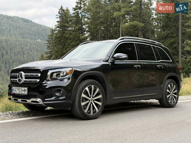 Черный Мерседес GLB-Class, объемом двигателя 1.99 л и пробегом 49 тыс. км за 30304 $, фото 1 на Automoto.ua