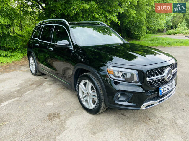 Черный Мерседес GLB-Class, объемом двигателя 1.99 л и пробегом 63 тыс. км за 35800 $, фото 1 на Automoto.ua