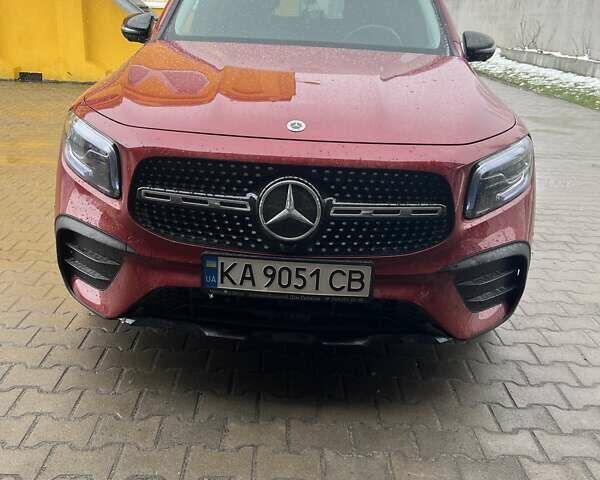 Красный Мерседес GLB-Class, объемом двигателя 1.95 л и пробегом 45 тыс. км за 40399 $, фото 1 на Automoto.ua
