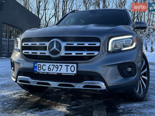 Сірий Мерседес GLB-Class, об'ємом двигуна 1.99 л та пробігом 64 тис. км за 30750 $, фото 1 на Automoto.ua