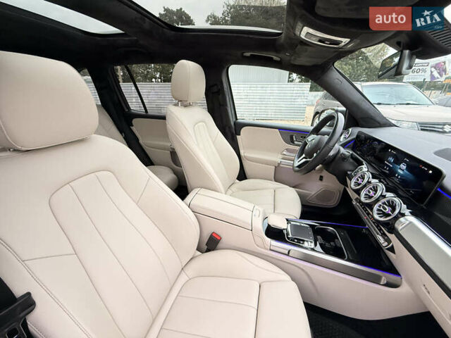 Сірий Мерседес GLB-Class, об'ємом двигуна 1.99 л та пробігом 52 тис. км за 31000 $, фото 1 на Automoto.ua