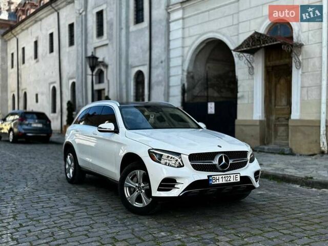 Белый Мерседес ГЛЦ-Класс, объемом двигателя 1.99 л и пробегом 111 тыс. км за 28900 $, фото 1 на Automoto.ua
