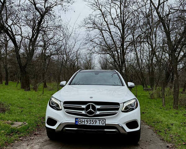 Белый Мерседес ГЛЦ-Класс, объемом двигателя 1.99 л и пробегом 40 тыс. км за 27000 $, фото 1 на Automoto.ua