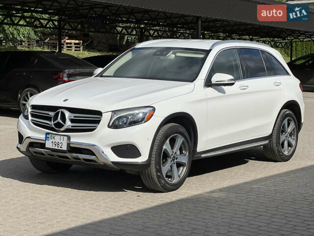 Белый Мерседес ГЛЦ-Класс, объемом двигателя 1.99 л и пробегом 115 тыс. км за 32800 $, фото 1 на Automoto.ua