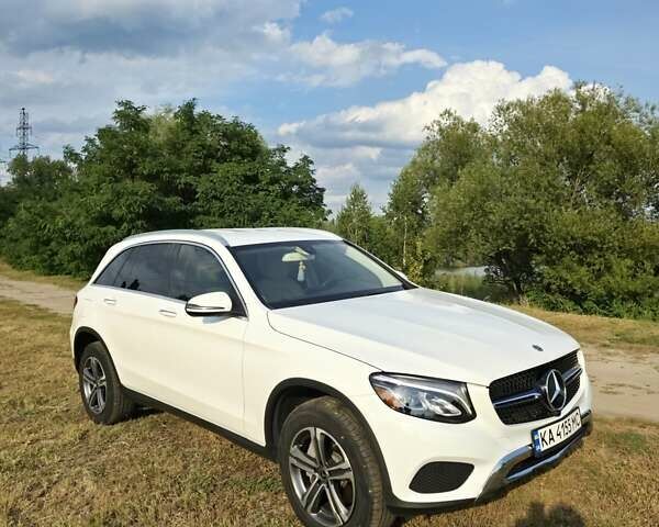 Белый Мерседес ГЛЦ-Класс, объемом двигателя 1.99 л и пробегом 70 тыс. км за 28982 $, фото 1 на Automoto.ua
