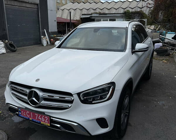 Белый Мерседес ГЛЦ-Класс, объемом двигателя 2 л и пробегом 83 тыс. км за 32000 $, фото 1 на Automoto.ua