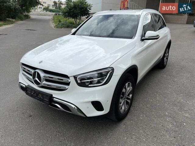 Белый Мерседес ГЛЦ-Класс, объемом двигателя 1.95 л и пробегом 79 тыс. км за 39800 $, фото 1 на Automoto.ua