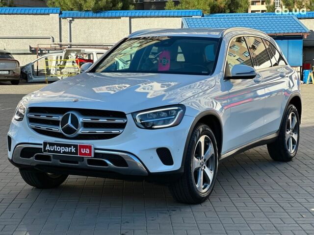 Білий Мерседес ГЛЦ-Клас, об'ємом двигуна 2 л та пробігом 33 тис. км за 51940 $, фото 1 на Automoto.ua