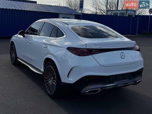 Белый Мерседес ГЛЦ-Класс, объемом двигателя 2 л и пробегом 14 тыс. км за 82000 $, фото 1 на Automoto.ua