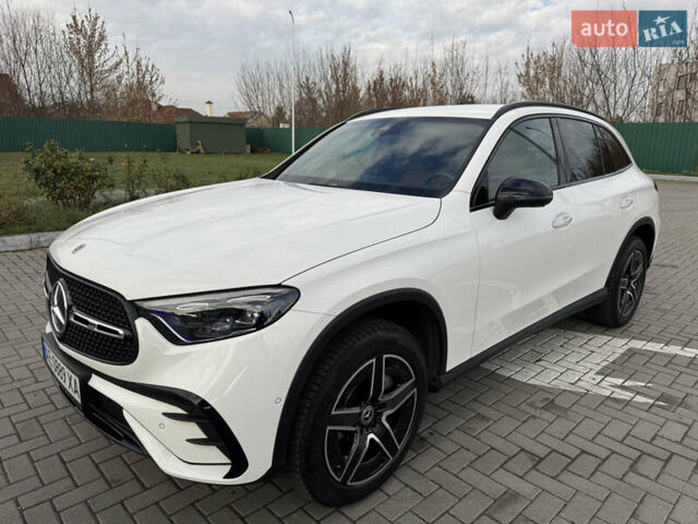 Белый Мерседес ГЛЦ-Класс, объемом двигателя 2 л и пробегом 30 тыс. км за 69900 $, фото 1 на Automoto.ua