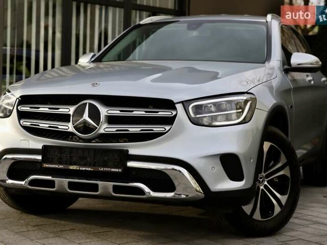 Чорний Мерседес ГЛЦ-Клас, об'ємом двигуна 1.99 л та пробігом 99 тис. км за 44899 $, фото 1 на Automoto.ua