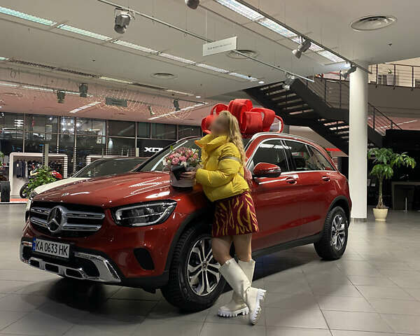 Червоний Мерседес ГЛЦ-Клас, об'ємом двигуна 1.95 л та пробігом 54 тис. км за 52500 $, фото 1 на Automoto.ua