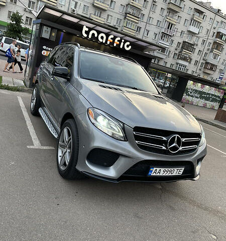 Сірий Мерседес GLE 300, об'ємом двигуна 2.1 л та пробігом 122 тис. км за 35000 $, фото 1 на Automoto.ua