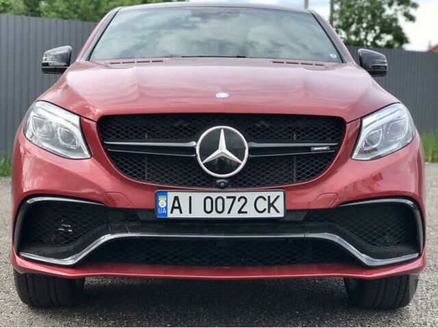 Красный Мерседес GLE 43 AMG, объемом двигателя 3 л и пробегом 25 тыс. км за 64200 $, фото 1 на Automoto.ua