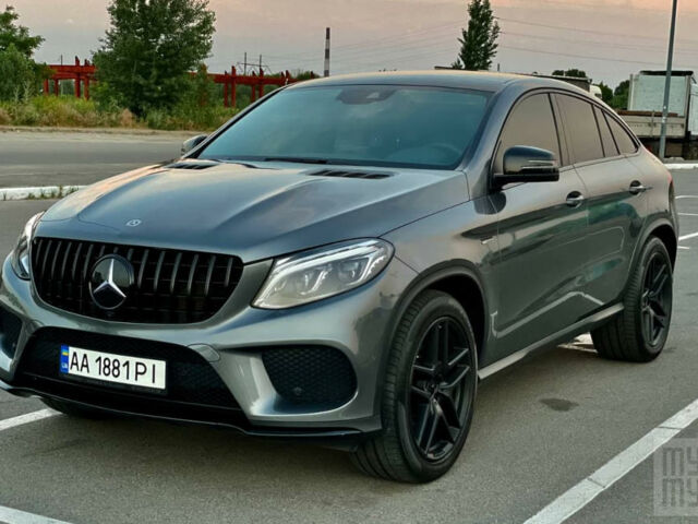 Серый Мерседес GLE 43 AMG, объемом двигателя 3 л и пробегом 42 тыс. км за 72999 $, фото 1 на Automoto.ua