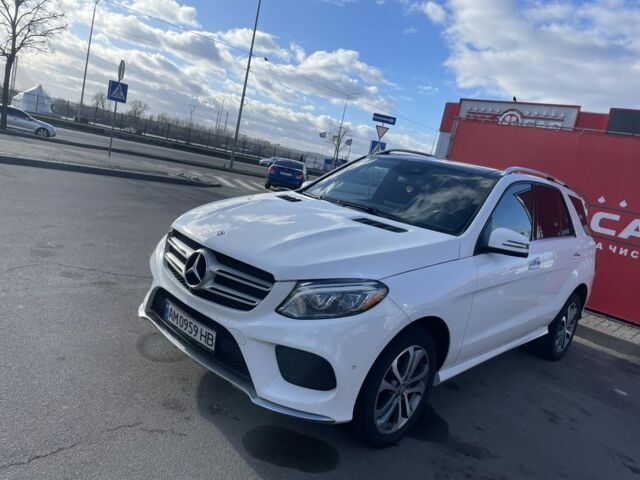 Белый Мерседес ГЛЕ-Класс, объемом двигателя 3 л и пробегом 220 тыс. км за 38500 $, фото 1 на Automoto.ua