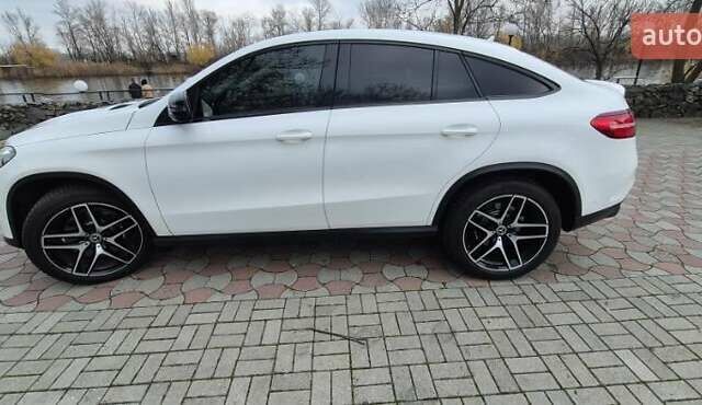 Белый Мерседес ГЛЕ-Класс, объемом двигателя 3 л и пробегом 117 тыс. км за 47000 $, фото 1 на Automoto.ua