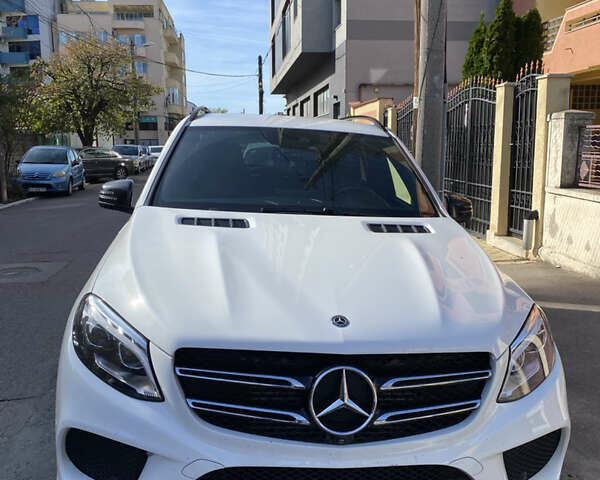 Мерседес ГЛЕ-Класс 2017 в Одессе на Automoto.ua Белый Мерседес ГЛЕ-Класс, объемом двигателя 2.14 л и пробегом 125 тыс. км за 41000 $, фото 1 на Automoto.ua