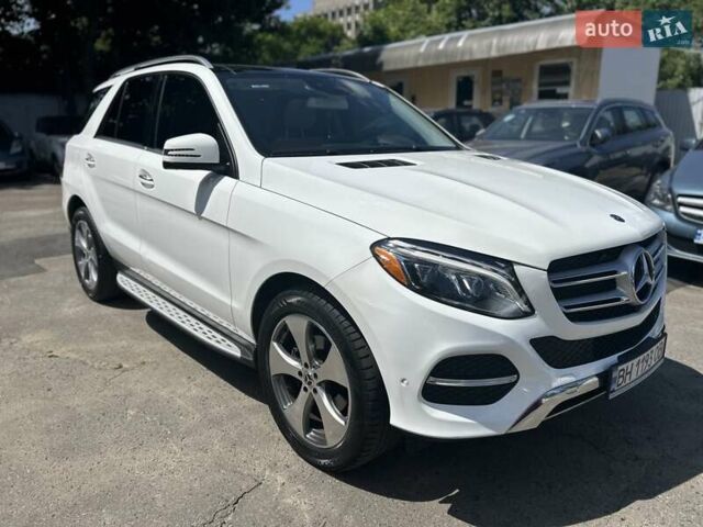 Белый Мерседес ГЛЕ-Класс, объемом двигателя 3.5 л и пробегом 163 тыс. км за 27600 $, фото 1 на Automoto.ua