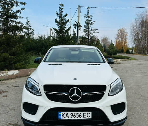 Белый Мерседес ГЛЕ-Класс, объемом двигателя 2.99 л и пробегом 65 тыс. км за 55000 $, фото 1 на Automoto.ua