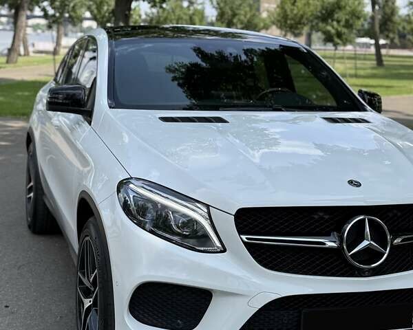 Белый Мерседес ГЛЕ-Класс, объемом двигателя 3 л и пробегом 69 тыс. км за 54900 $, фото 1 на Automoto.ua