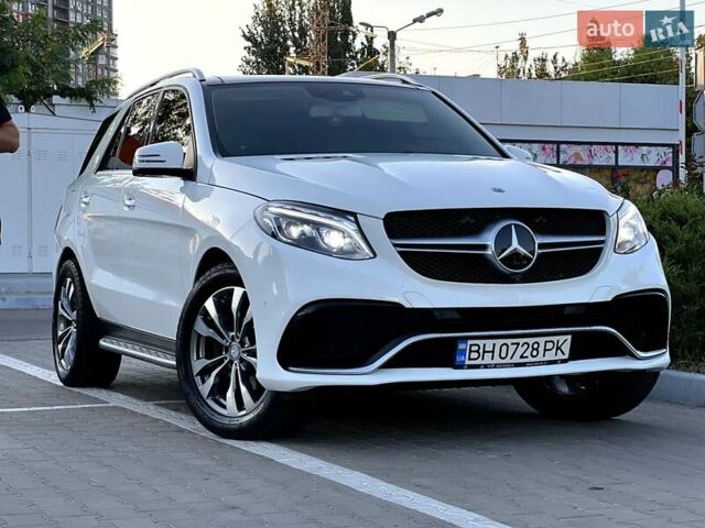 Белый Мерседес ГЛЕ-Класс, объемом двигателя 3.5 л и пробегом 122 тыс. км за 29900 $, фото 1 на Automoto.ua