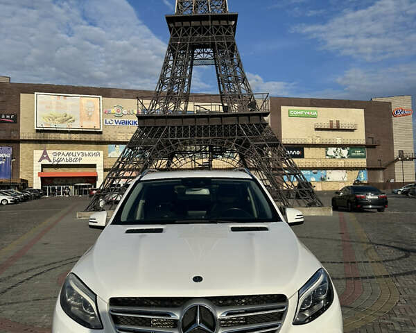 Мерседес ГЛЕ-Класс 2018 в Харькове на Automoto.ua Белый Мерседес ГЛЕ-Класс, объемом двигателя 2.14 л и пробегом 94 тыс. км за 38000 $, фото 1 на Automoto.ua